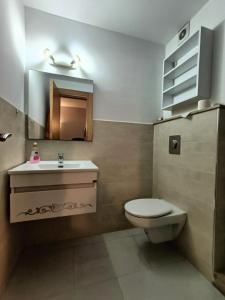 Ванная комната в Appartement moderne proche du Palais Royal