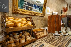 a table with lots of loaves of bread and a mirror at Seehotel Brandenburg an der Havel in Brielow