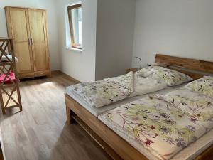 a bedroom with a bed with two pillows on it at Ferienwohnung Seestern-Mondsee in Unterach am Attersee