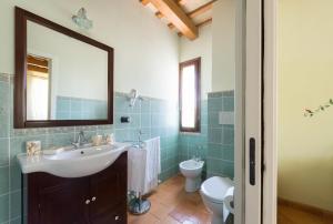 A bathroom at B&B Antica Fonte del Latte