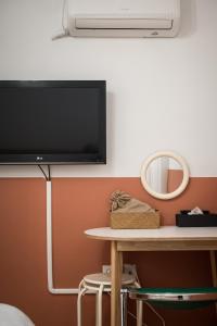 TV a/nebo společenská místnost v ubytování SSH Myeongdong Dongdo Hostel
