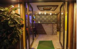Fotografie z fotogalerie ubytování Hotel Shantinivas !! 100 Mts From TARAPITH TEMPLE !! v destinaci Tarapith