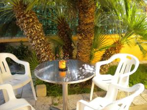 A garden outside Villa Nespole e Vermentino