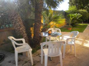 A garden outside Villa Nespole e Vermentino