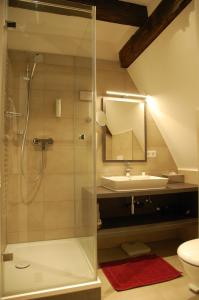 Koupelna v ubytování Metzgerei Gasthof Romantik Hotel Der Millipp + 23 fotografií