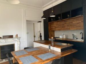 Küche/Küchenzeile in der Unterkunft T2 atypique avec parking et belle terrasse - Biarritz