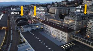 eine Luftansicht einer Stadt mit Gebäuden in der Unterkunft Hotel Victoria in Lausanne