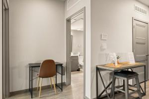 Φωτογραφία από το άλμπουμ του Stunning Westgate CozySuites by stadium with pool 4 σε Γκλέντεϊλ +27 φωτογραφίες