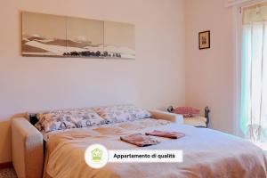 En eller flere senger på et rom på Comodo appartamento a Lizzano con Vista