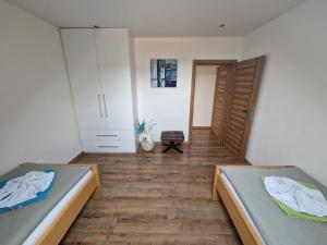 Postel nebo postele na pokoji v ubytování Apartmán Art