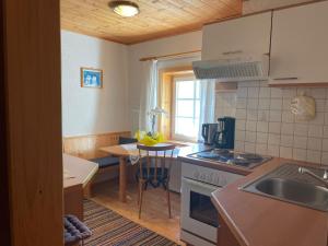 Kuchnia lub aneks kuchenny w obiekcie Klausmoarhof