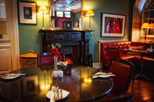A seating area at Step House Hotel