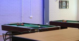 Biljarðborð á Hostel Spinut