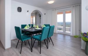 Χώρος καθιστικού στο Cozy Apartment In Koromacno