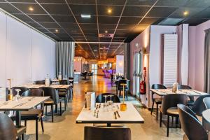 Restoran või mõni muu söögikoht majutusasutuses The Originals City, Hôtel Éclipse, Lyon Est
