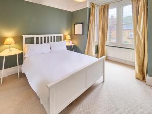 Giường trong phòng chung tại Host & Stay - Roper Villa