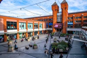 a group of people walking around a shopping mall at Spacious 2 Bedroom Apartment in Ealing Broadway in Ealing