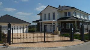 a black fence in front of a house at Villa Toskana Rothenburg in Linden
