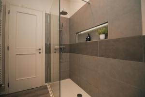 a bathroom with a shower with a glass door at Rossanella's Home in Desenzano del Garda