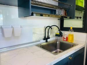 Virtuvė arba virtuvėlė apgyvendinimo įstaigoje Cozy Accommodation at KLTS