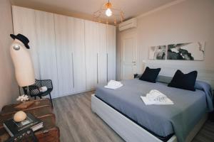 a bedroom with a bed with two white towels on it at Rossanella's Home in Desenzano del Garda