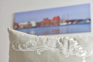 a white pillow with a tiara on top of it at Alte Schmiede in Franken Vorstadt