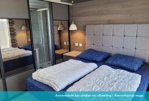 Postel nebo postele na pokoji v ubytování Siblu camping Lauwersoog