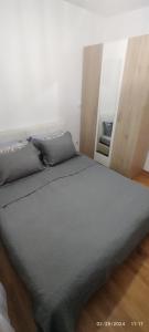 Ένα ή περισσότερα κρεβάτια σε δωμάτιο στο Apartment Leonis