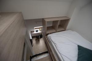 Postel nebo postele na pokoji v ubytování Studio Kampus Garnizon