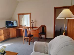 A television and/or entertainment centre at Hévíz Apartman Hévíz