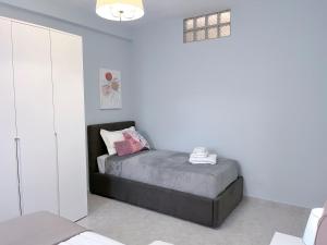 Una cama o camas en una habitación de Irina Solyar apartment