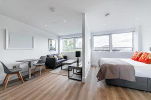 a bedroom with a bed and a living room at Modern and Bright Studio in Central East Grinstead in East Grinstead