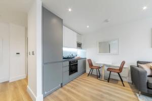 Köök või kööginurk majutusasutuses Spacious and Bright Studio in East Grinstead