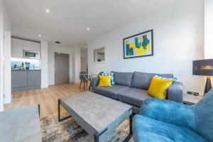 Кът за сядане в Modern and Bright 1 Bed Apartment in East Grinstead