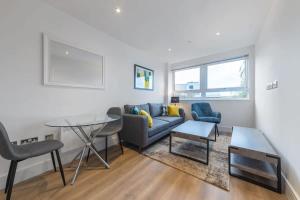 Posezení v ubytování Modern and Bright 1 Bed Apartment in East Grinstead