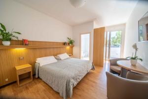 Postel nebo postele na pokoji v ubytování Hotel Palma de Majorca + 37 fotografií