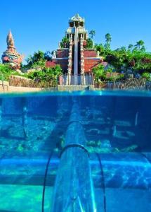 a fountain in a pool with a building in the background at Lovely apartment in Costa Adeje by Vapagó Tenerife in Playa Fañabe