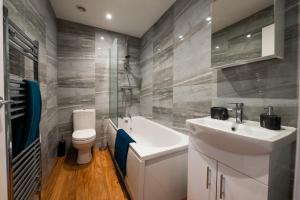 a bathroom with a white sink and a toilet at Beautiful Brand new build 2-Bedroom house sleeps 5 in Lincoln