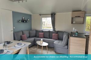 Una cocina o cocineta en Siblu camping Lauwersoog