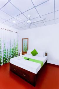 Postel nebo postele na pokoji v ubytování Ocean Life Talalla