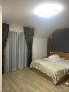 Casa Maria Moieciu de Sus tesisinde bir odada yatak veya yataklar