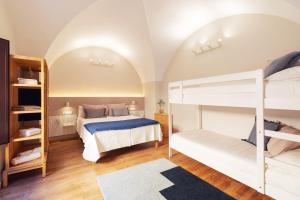 Posteľ alebo postele v izbe v ubytovaní Apartamentos Plaza Mayor 35
