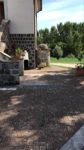 a brick patio with an outdoor oven in a building at Agriturismo Genovesi in Alvignano