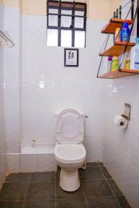 Vonios kambarys apgyvendinimo įstaigoje Beebalm Homes-Kapsoya, Eldoret