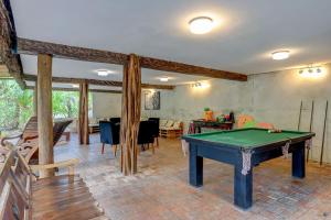 a room with a ping pong table in it at Aldeia da Mata Ecolodge in Serra Grande