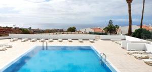 Bazén v ubytování Ocean View Apartments nebo v jeho okolí