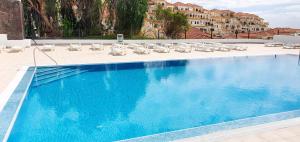 Bazén v ubytování Ocean View Apartments nebo v jeho okolí