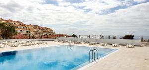 Bazén v ubytování Ocean View Apartments nebo v jeho okolí