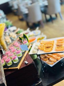 Makanan di atau berdekatan hotel