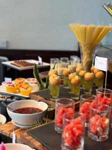 Makanan di atau berdekatan hotel